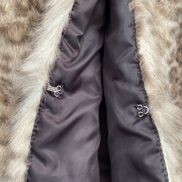 Forever 21 Faux Fur Vest - Picture 7 of 7